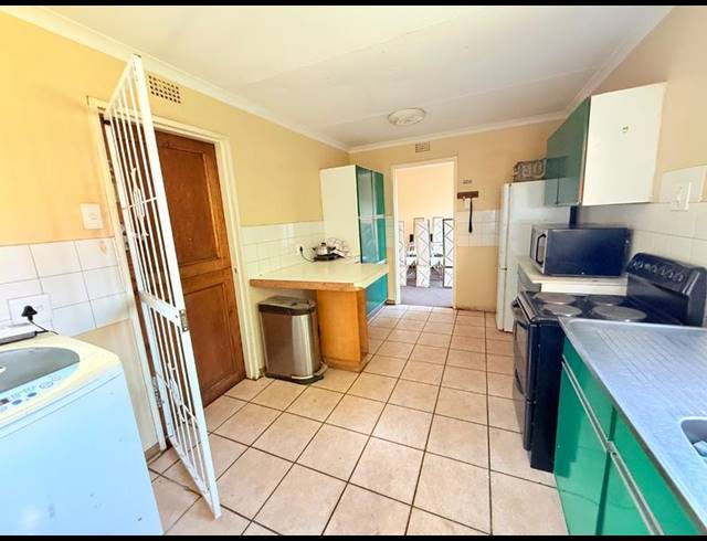 2 BEDROOM TOWNHOUSE FOR SALE IN VANDERBIJLPARK CE 3